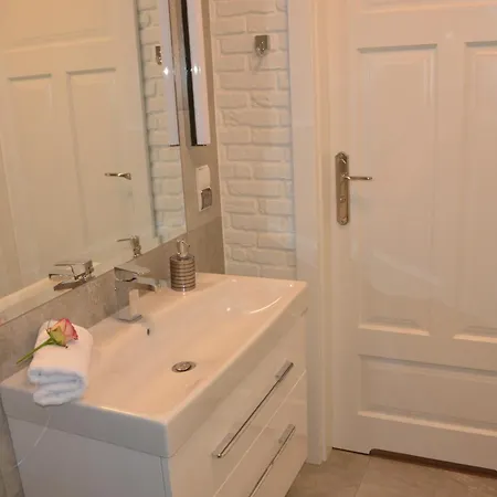Apartament Adalbert *